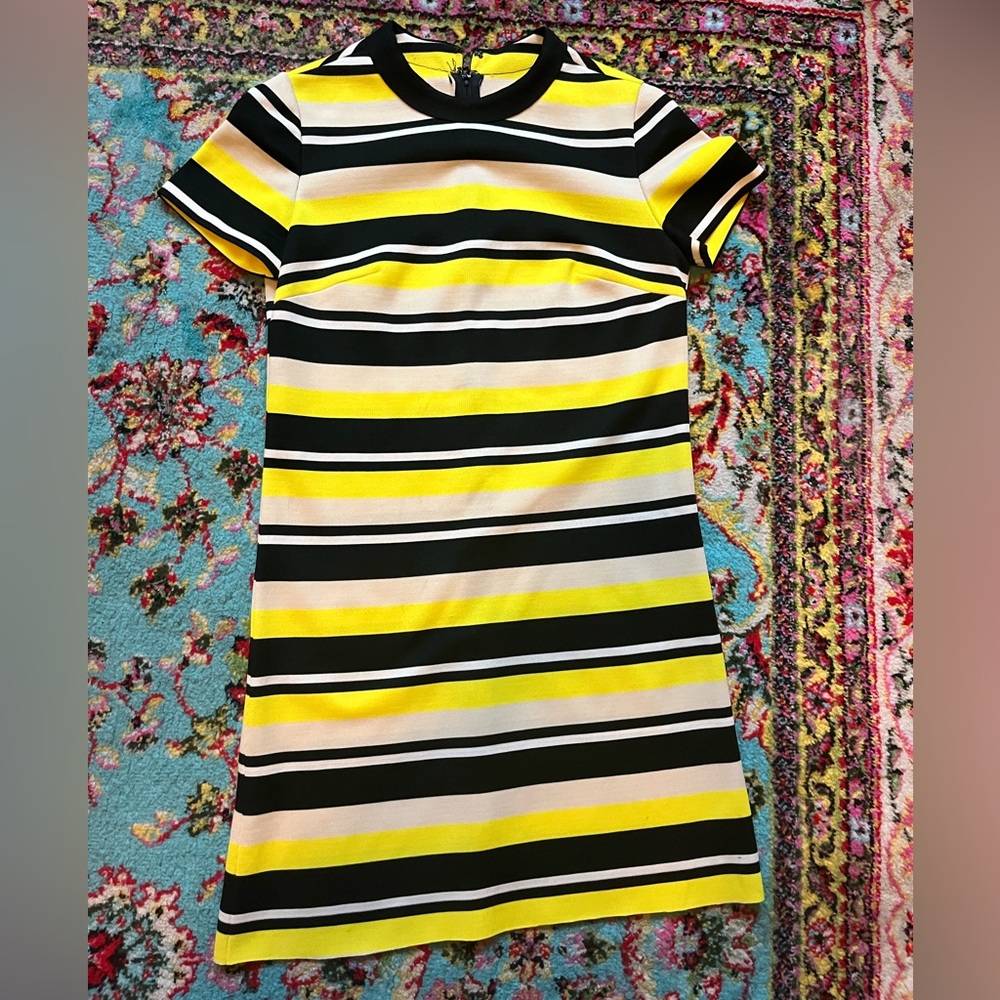 Bumblebee retro 60’s shift dress yellow and black